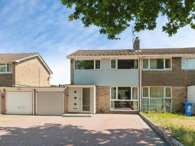 House for sale in Frogmore, Hart