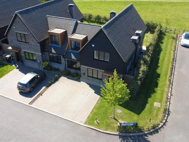House for sale in Elstree and Borehamwood, Borehamwood