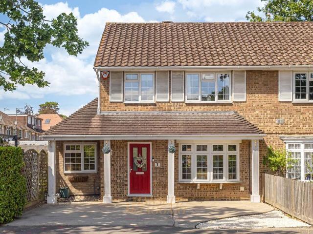 House for sale in Burstow, Hillview