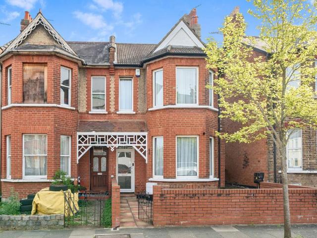 House for sale in North Finchley, Greater London