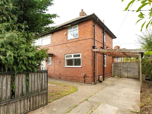 House for sale in Hollin Park, Leeds
