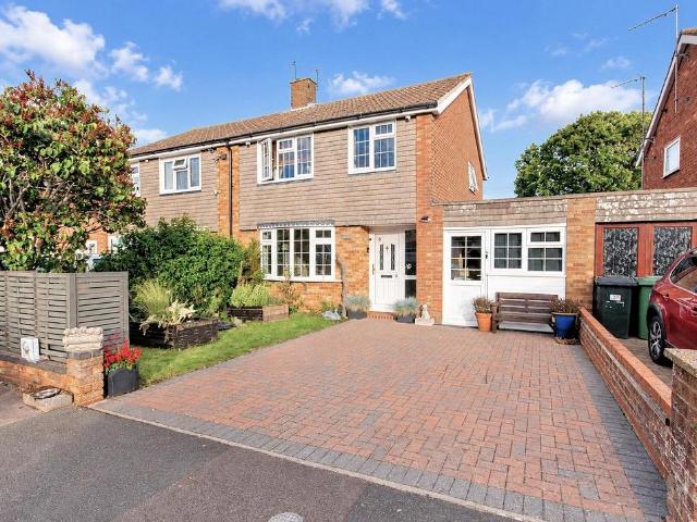 House for sale in Toddington, Central Bedfordshire