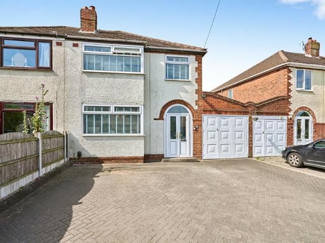 House for sale in Wood End, Park Village