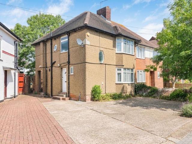 House for sale in Mill Hill, Greater London