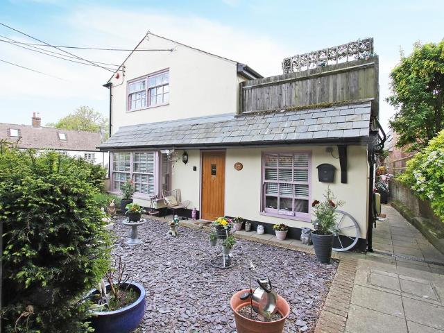 House for sale in Barton Stacey, Hampshire