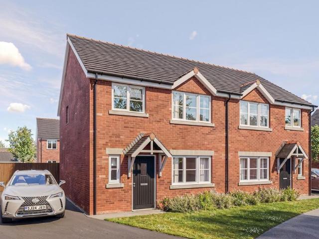 House for sale in Rhostyllen, Wales
