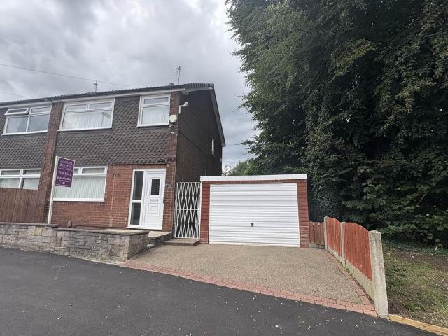 House for sale in Cowlishaw, Oldham