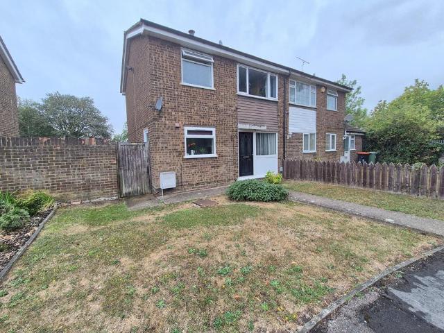 House for sale in Houghton Regis, Bedfordshire