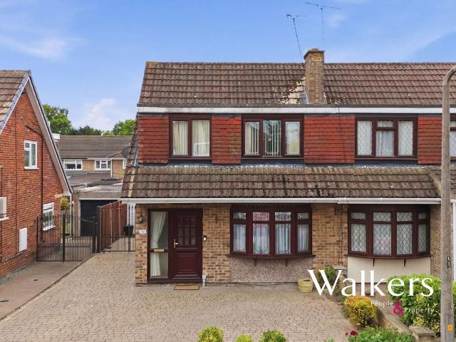 House for sale in Pilgrims' Hatch, Navestock Side