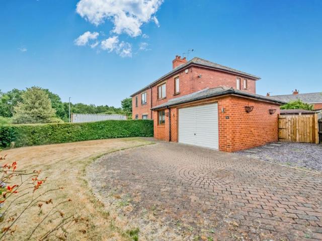 House for sale in Drighlington, Leeds