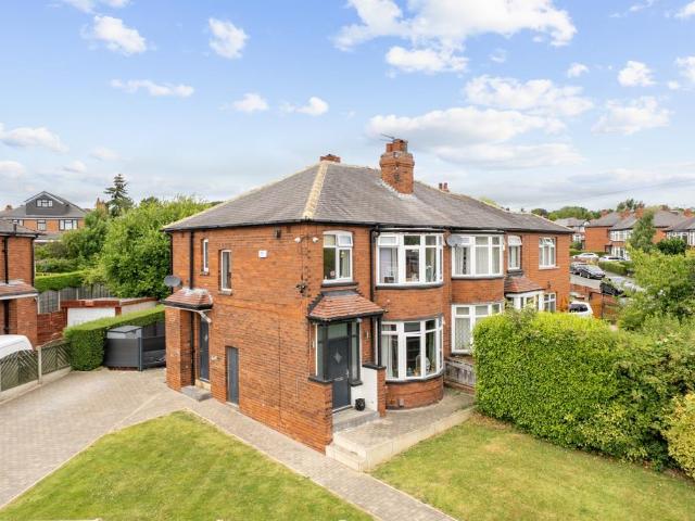 House for sale in Hollin Park, Oakwood