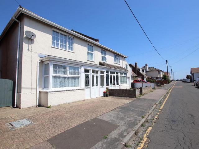 House for sale in Walton-on-the-Naze, Tendring