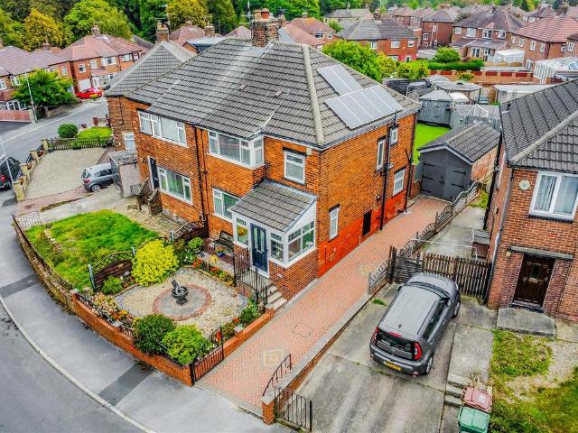 House for sale in Kirkstall, West Yorkshire