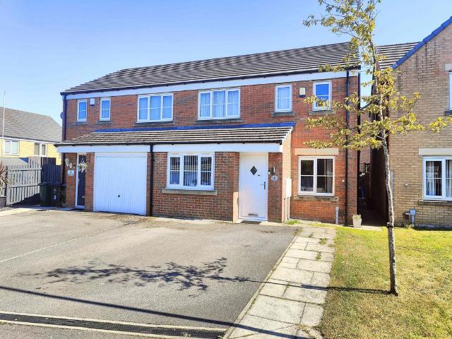 House for sale in Low Moor, West Yorkshire