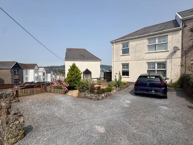 House for sale in Cimla, Briton Ferry