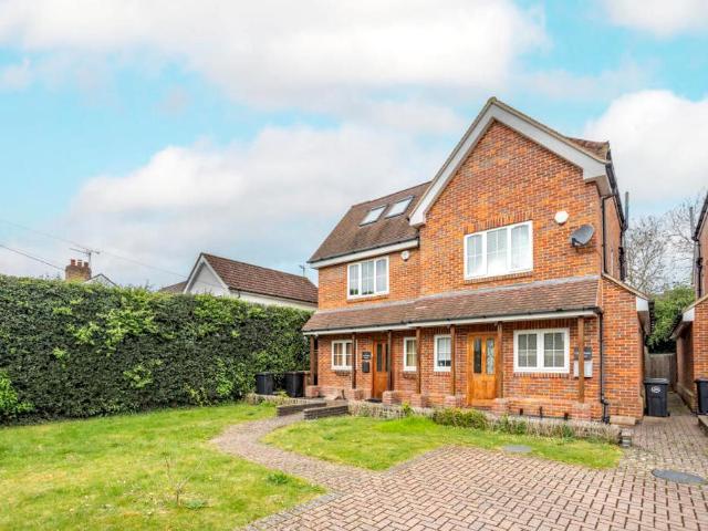 House for sale in Heol-las, Surrey