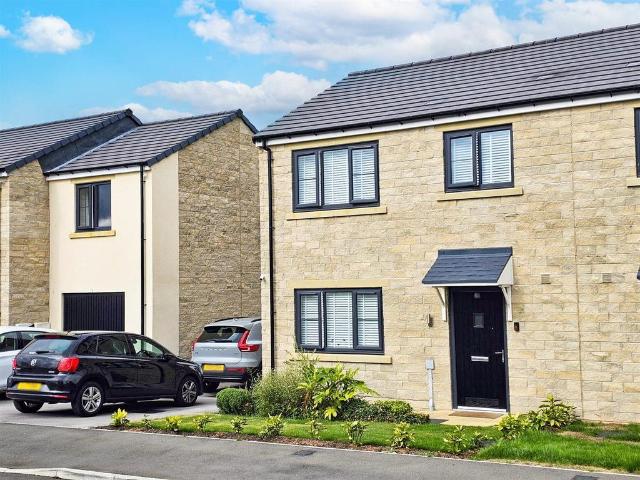 House for sale in Steeton, West Yorkshire