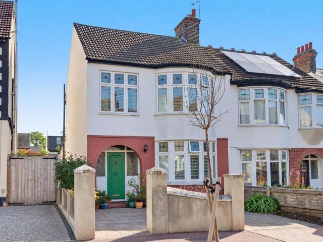 House for sale in Kursaal Estate, Southend-on-Sea