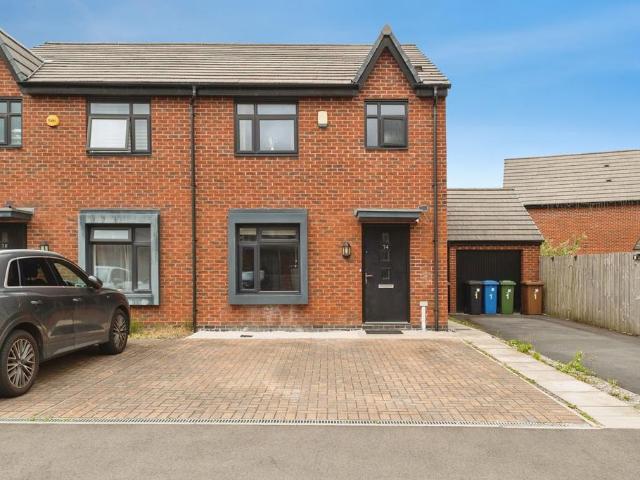 House for sale in Guide Bridge, Greenheys