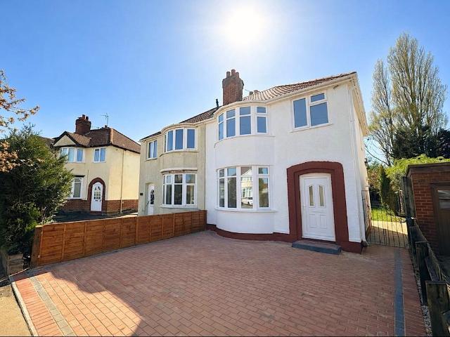 House for sale in Wood End, Park Village