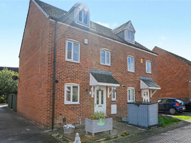 House for sale in Thorpe-on-the-Hill, Leeds