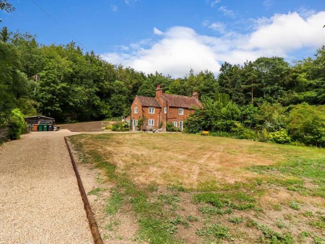 House for sale in Batchworth, Hertfordshire