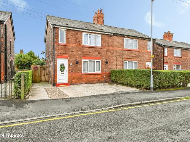 House for sale in Roby Mill, Lancashire
