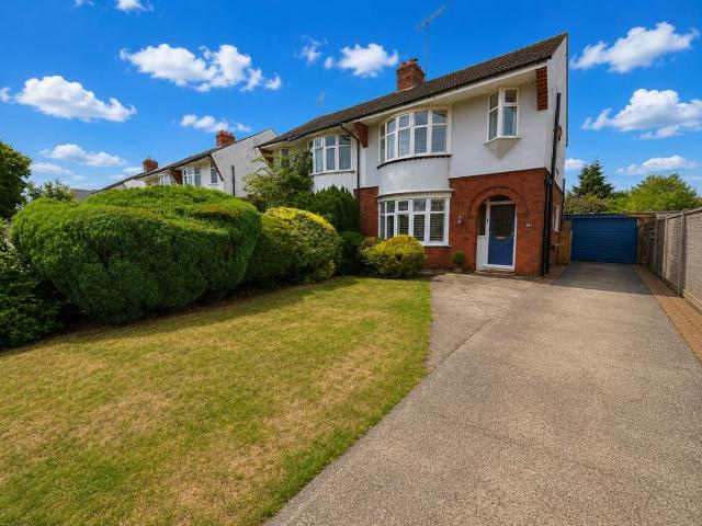 House for sale in Spring Park, Luton