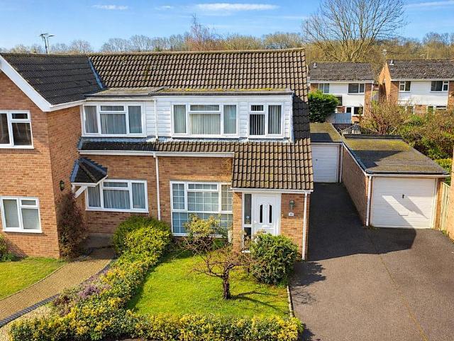 House for sale in Woodhall Farm, Pouchen End
