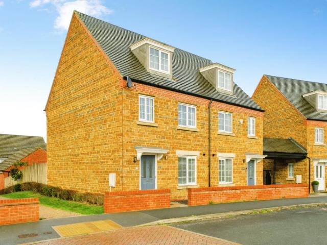 House for sale in Pineham Village, Upton