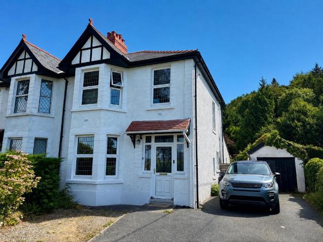 House for sale in Llanybydder, Wales