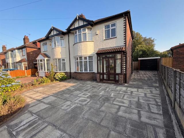 House for sale in Ashton upon Mersey, Trafford Park
