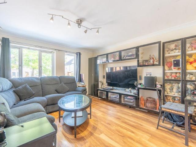 House for sale in London Borough of Ealing, Perivale