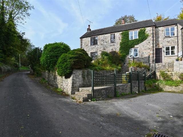 House for sale in Froggatt, East Midlands