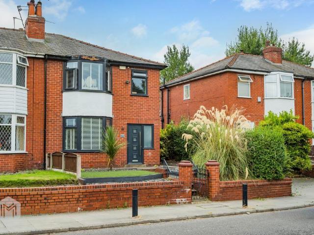House for sale in Kirklees, Bury