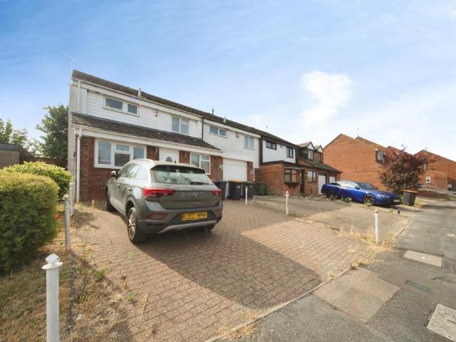 House for sale in Woodside Estate, Houghton Regis