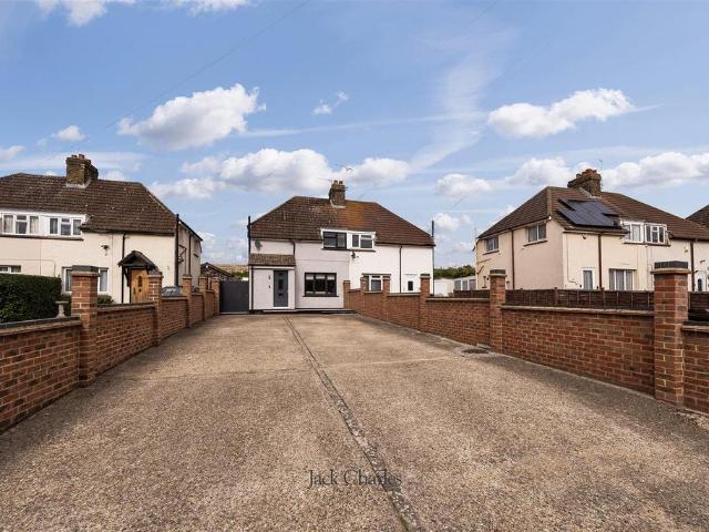 House for sale in Longfield Hill, Dartford