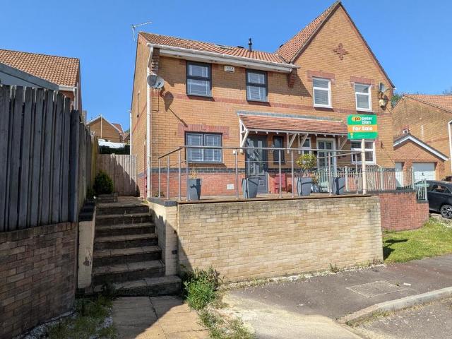 House for sale in Tonyrefail, Coedely
