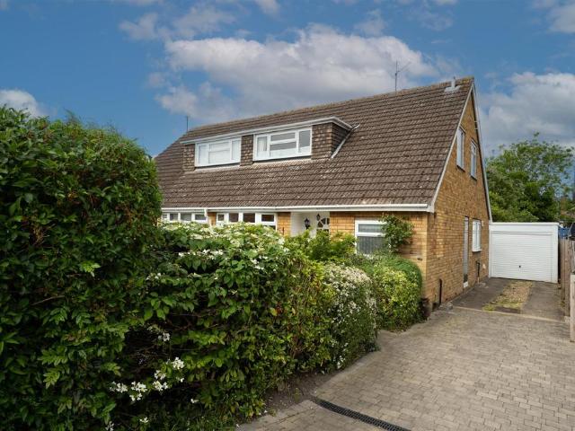 House for sale in Barton-le-clay, Bedfordshire