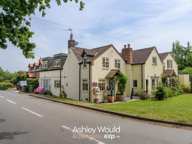 House for sale in Crookhill, Worcestershire
