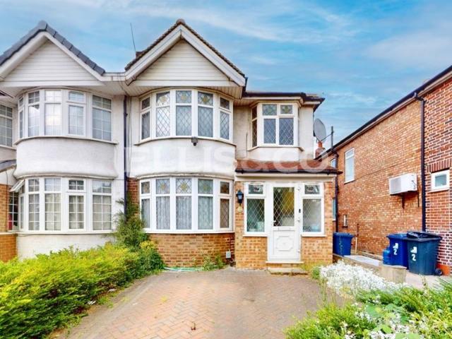 House for sale in London Borough of Ealing, Greenford
