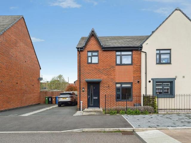 House for sale in Guide Bridge, Greenheys