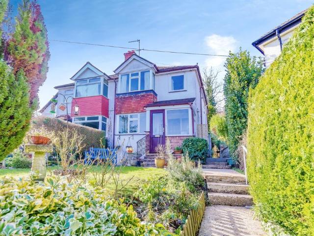 House for sale in Hillview, Surrey