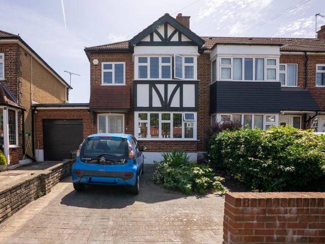 House for sale in Woodford Bridge, Greater London