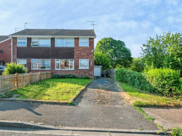 House for sale in Lower Wick, Worcestershire