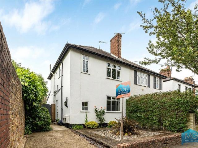 House for sale in Finchley, Greater London