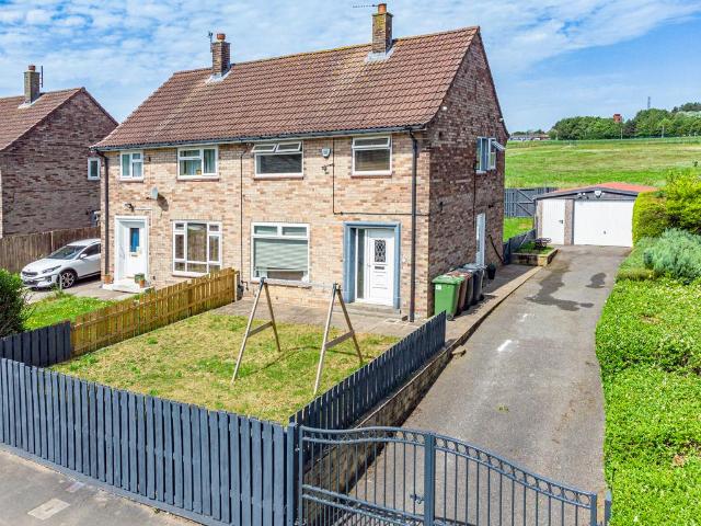 House for sale in Low Farm, West Yorkshire