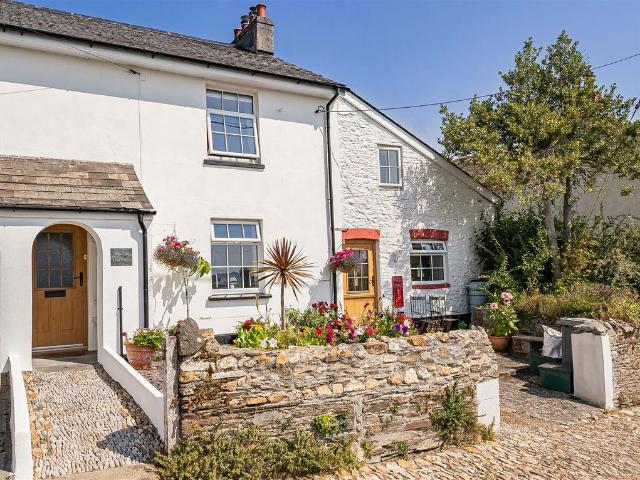 House for sale in Weir Quay, Devon