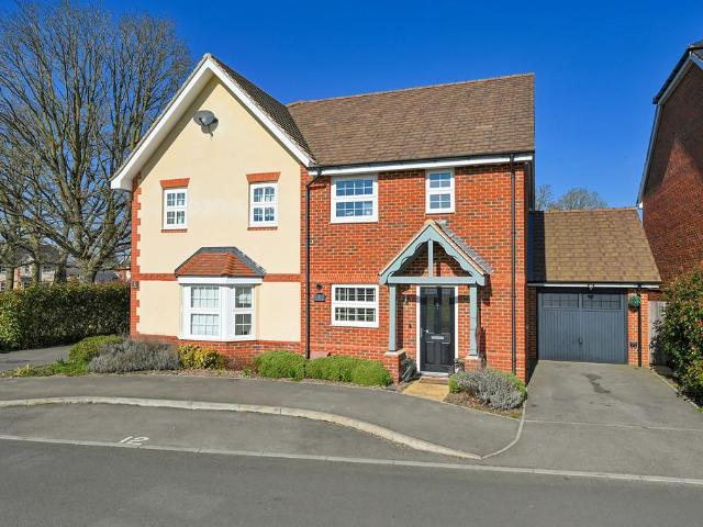 House for sale in Yateley, Moulsham Green