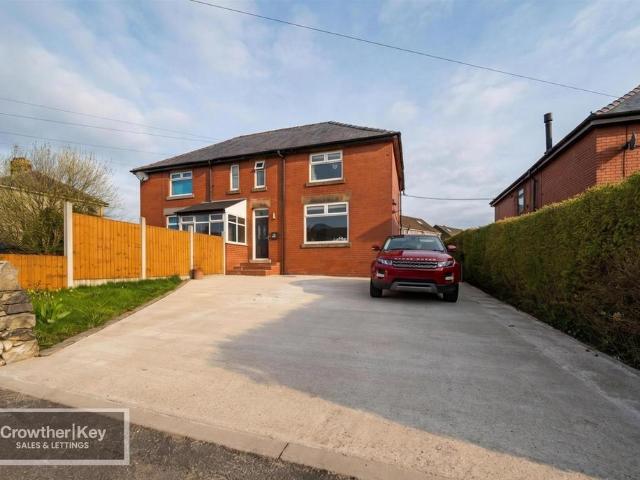 House for sale in Charlesworth, East Midlands